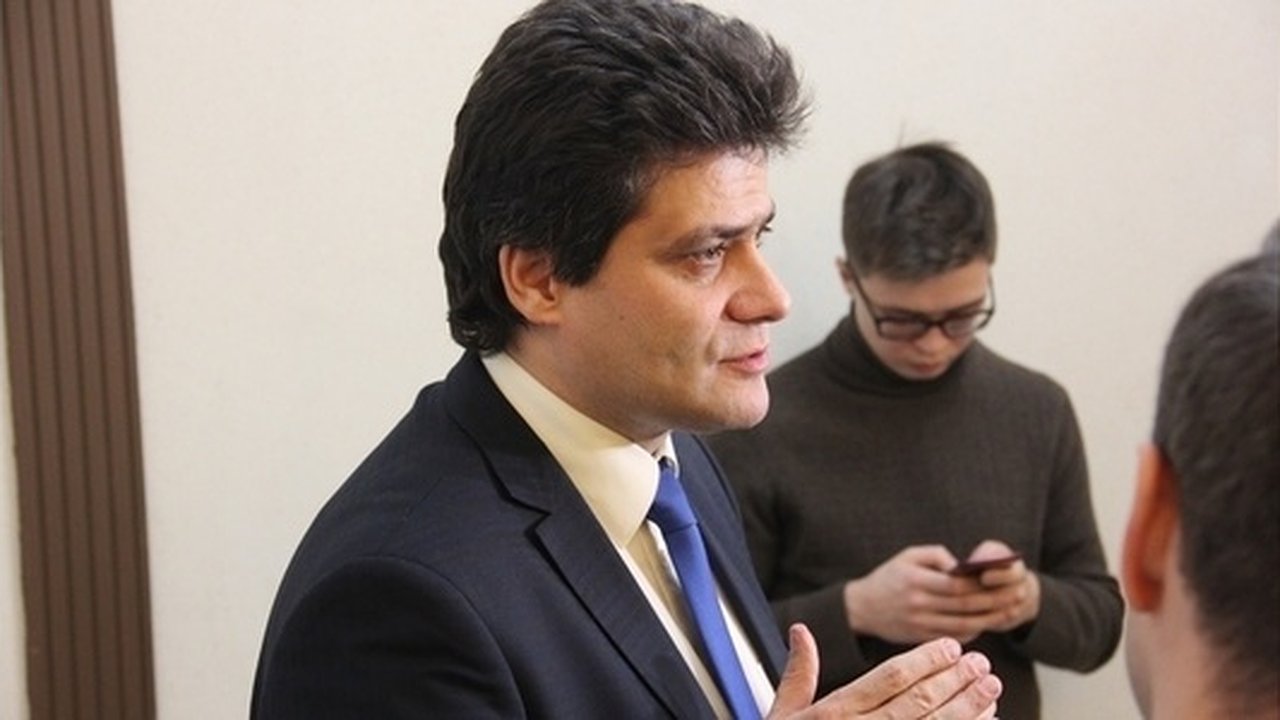 Главная картинка новости: Высокинский уволил несколько руководителей из-за срывов сроков по благоустройству сквера у Оперного