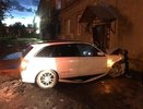 Ночью пьяный уралец на Mazda влетел в жилой дом