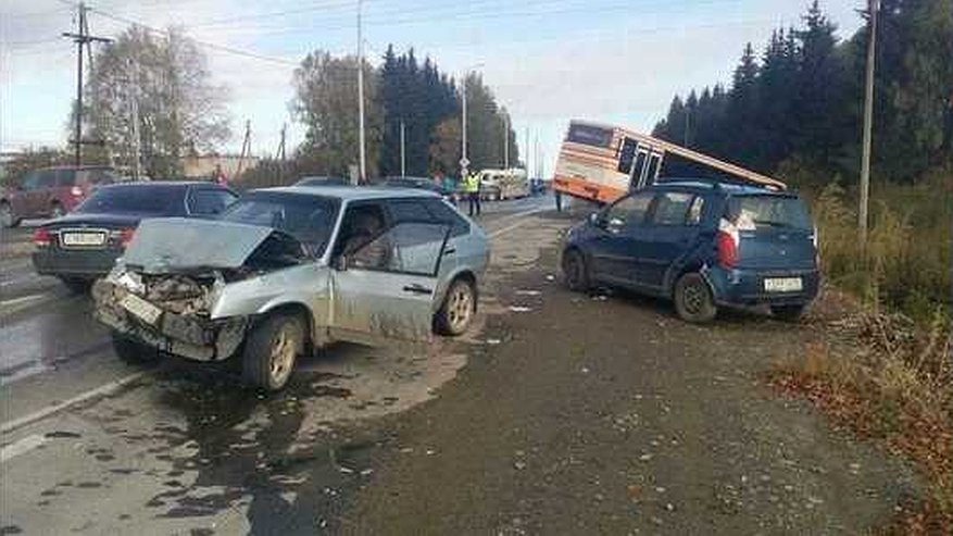 Главная картинка новости: На Урале произошла смертельная авария с автобусом из-за отказавших тормозов