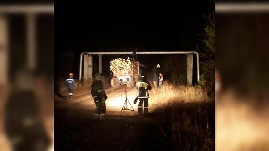 Главная картинка новости: Под Североуральском лесовоз повредил газопровод: две тысячи домов остались без газа