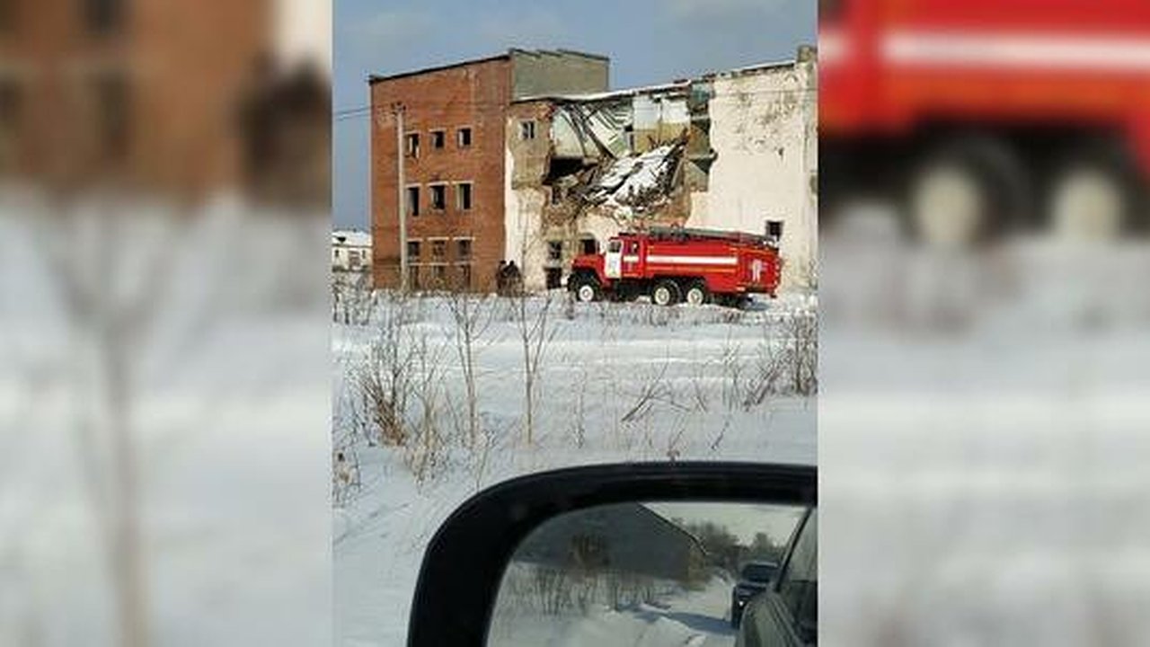 Главная картинка новости: В поселке Бисерть обрушилась кровля котельной: есть погибший