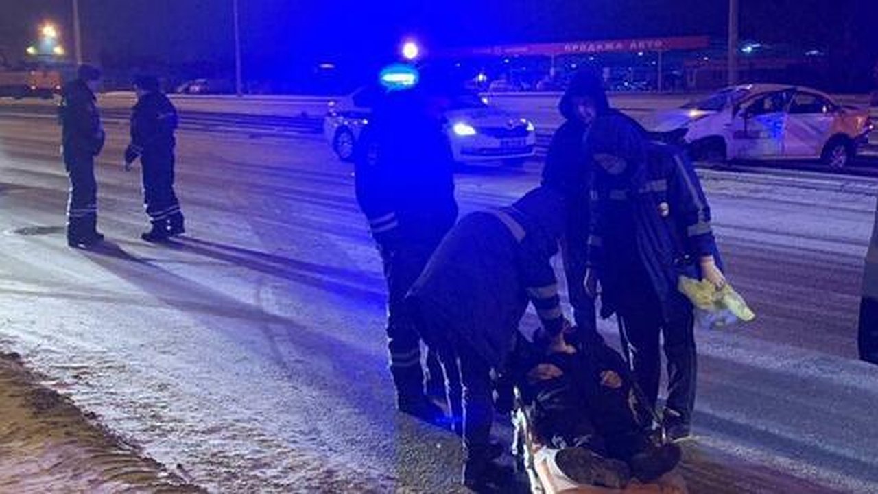 Главная картинка новости: В Екатеринбурге во время погони за пьяным водителем каршеринговой авто пострадал студент