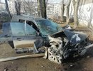 В Екатеринбурге иномарка врезалась в дерево: погиб 29-летний парень