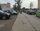 Екатеринбуржцы попросили Орлова отремонтировать разбитую дорогу, по которой дети ходят в школу