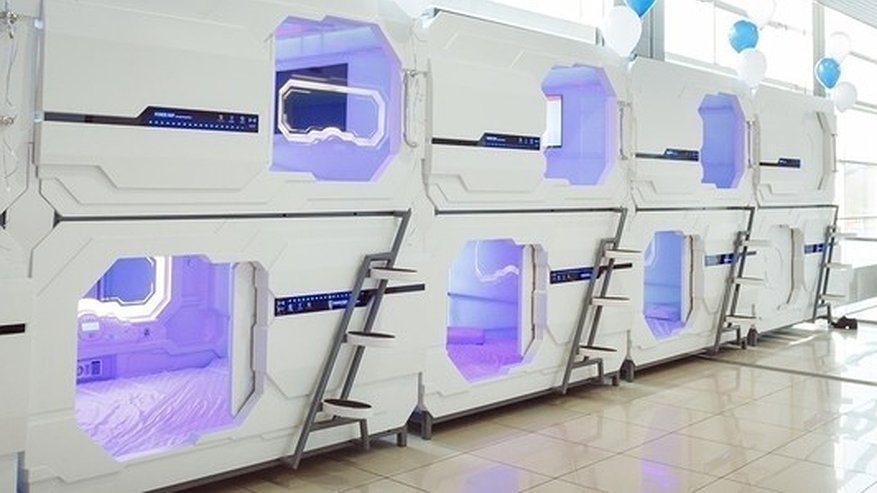 Главная картинка новости: В "Кольцово" появились капсулы для сна пассажиров