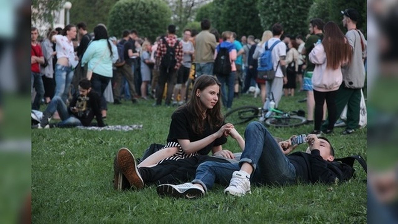 Главная картинка новости: Стояние за сквер у Драмы в Екатеринбурге, день первый: НАШ фоторепортаж в лицах