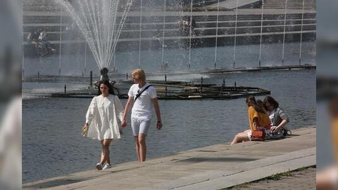 Главная картинка новости: Переживаем лето на Урале: где можно купаться и как не пострадать от жары