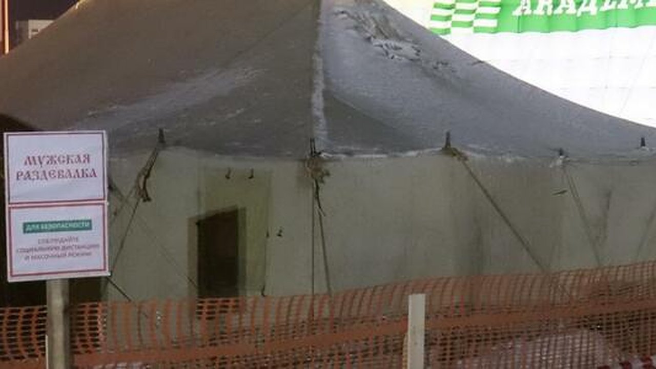 Главная картинка новости: Куйвашев, Орлов и Кульберг окунулись в прорубь несмотря на свои советы воздержаться от купаний