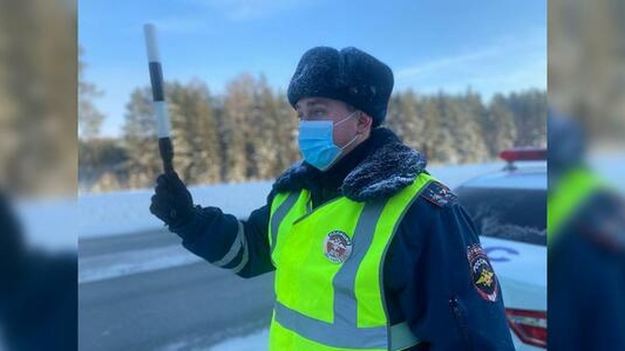 Главная картинка новости: В праздничные дни ГИБДД выйдет на дороги Екатеринбурга. Но не для поздравлений