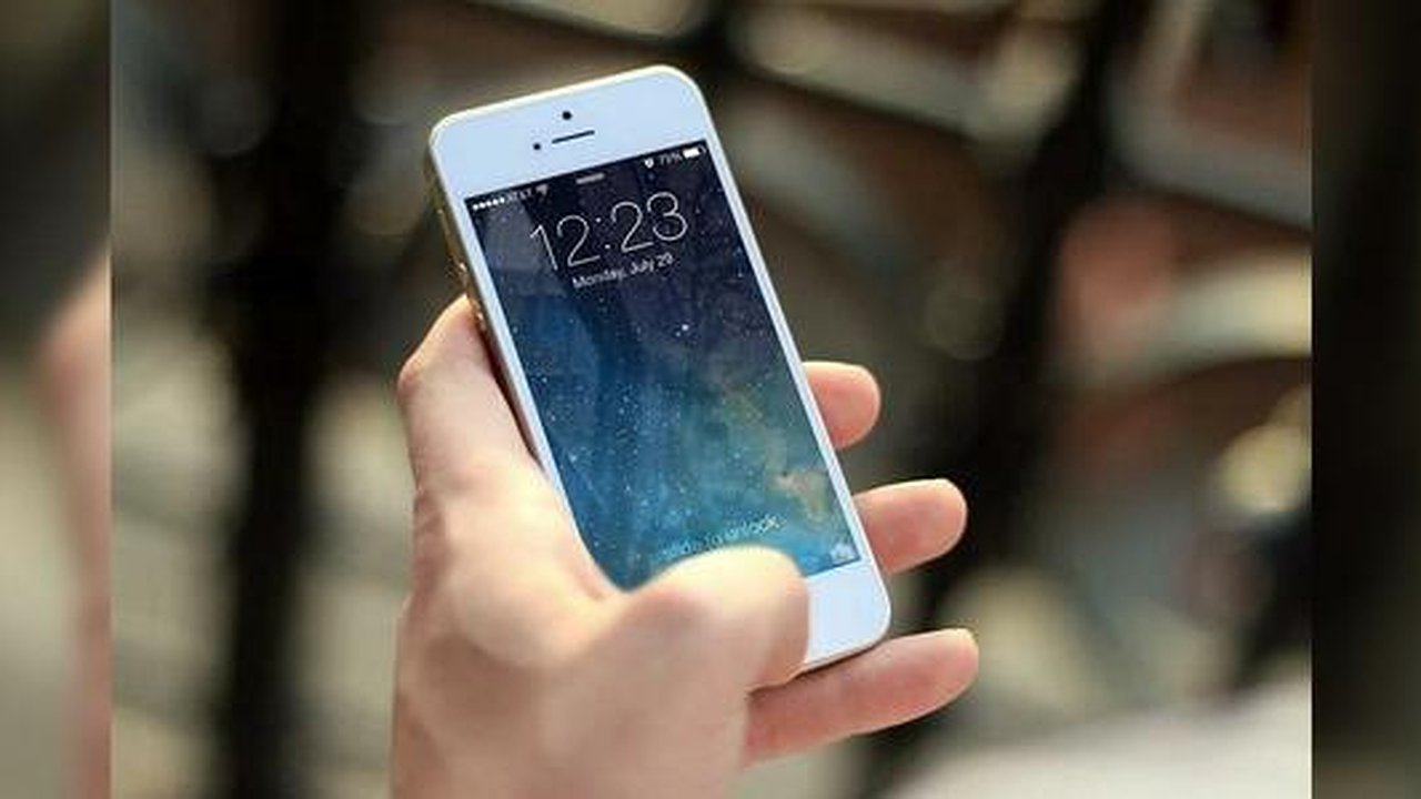 Главная картинка новости: Поверив телефонным аферистам, жительница Екатеринбурга лишилась 2,5 млн рублей