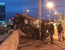 Пьяный водитель на Land Cruiser налетел на ограждение Макаровского моста