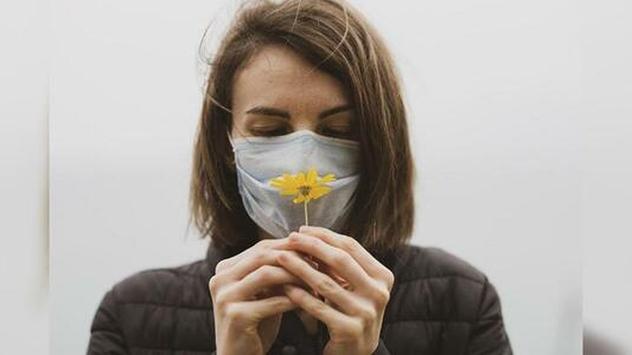 Главная картинка новости: Еще двое уральцев умерли от коронавируса, заразились около 250 человек