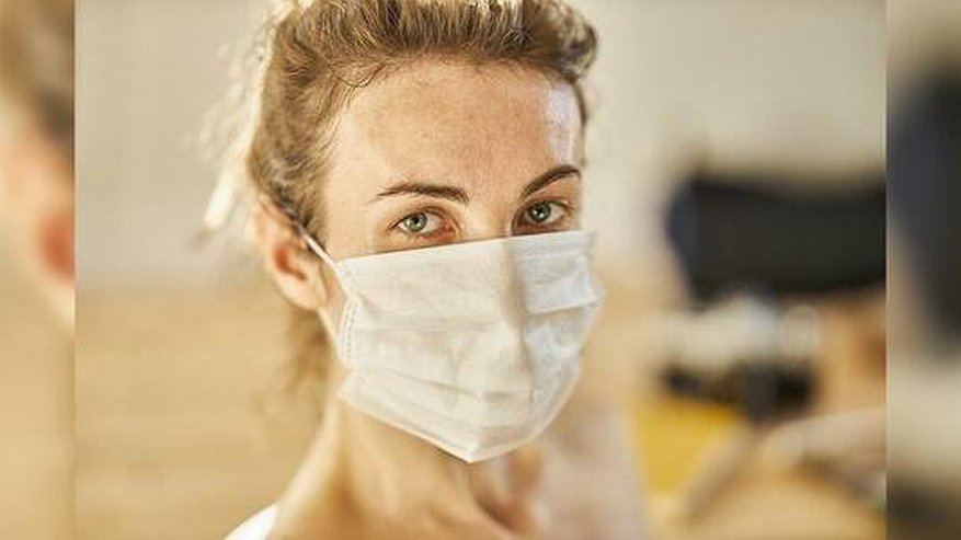 Главная картинка новости: Побит очередной антирекорд: на Урале коронавирусом заразились почти 350 человек, четверо погибли