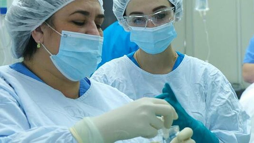 Свердловские онкологи спасли пациентку, пересадив ей кость из ноги в руку