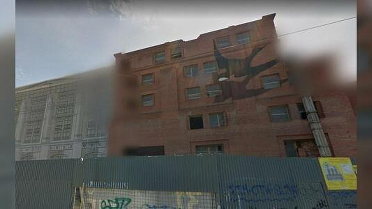 Главная картинка новости: Екатеринбуржцы выступили против гастрорынка на месте гостиницы "Дели"