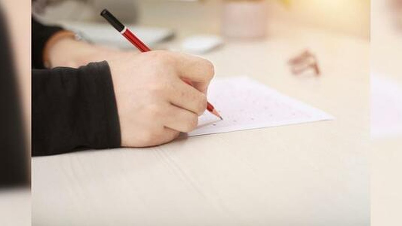 Главная картинка новости: Путин объявил новую дату ЕГЭ