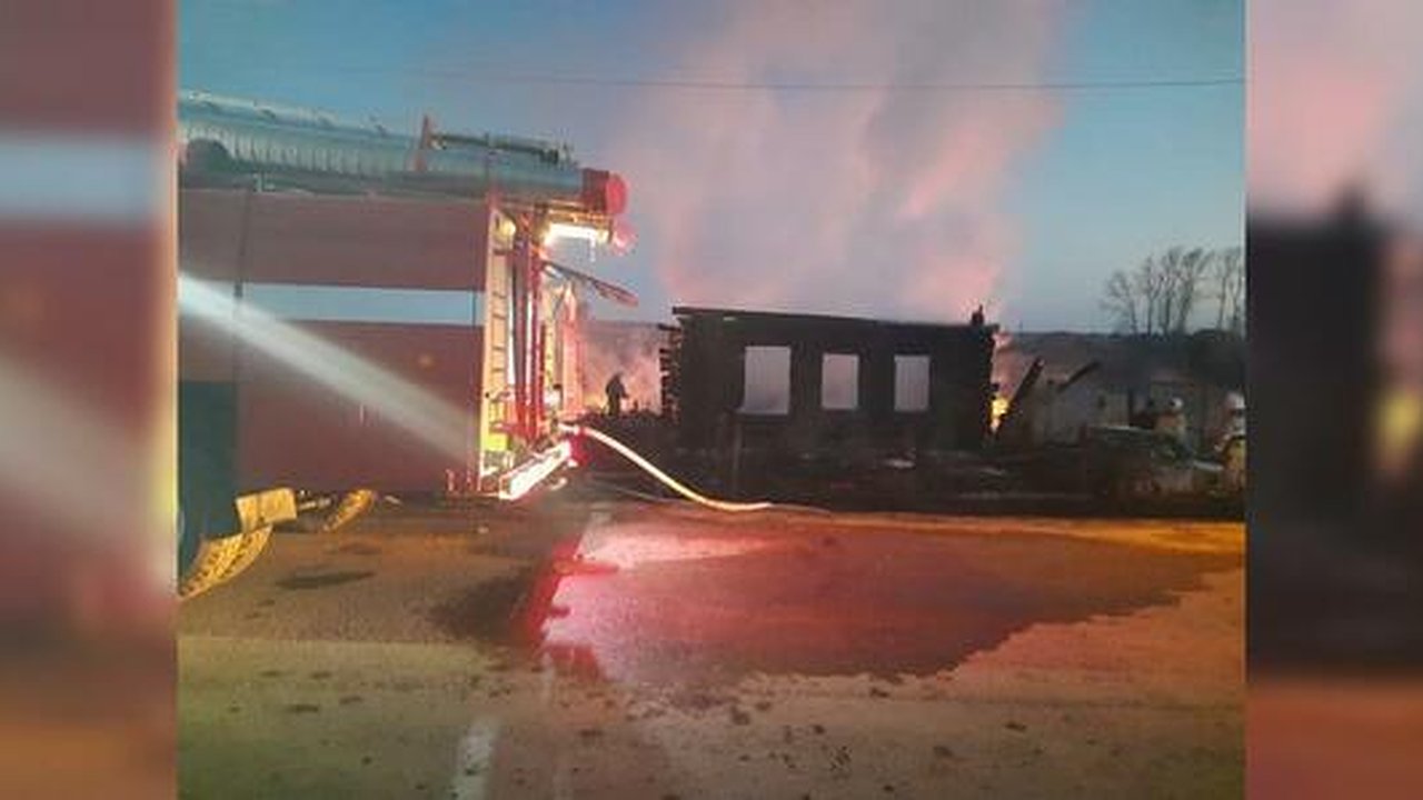 Главная картинка новости: Пятеро детей погибли при пожаре в Свердловской области