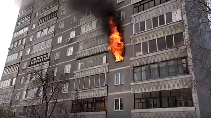 Главная картинка новости: Эвакуировали 25 человек: на Юго-Западе загорелась квартира в 12-этажном здании