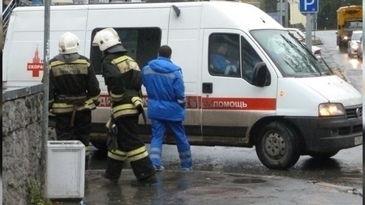 Главная картинка новости: Екатеринбуржец взял семью в заложники и угрожал взорвать дом