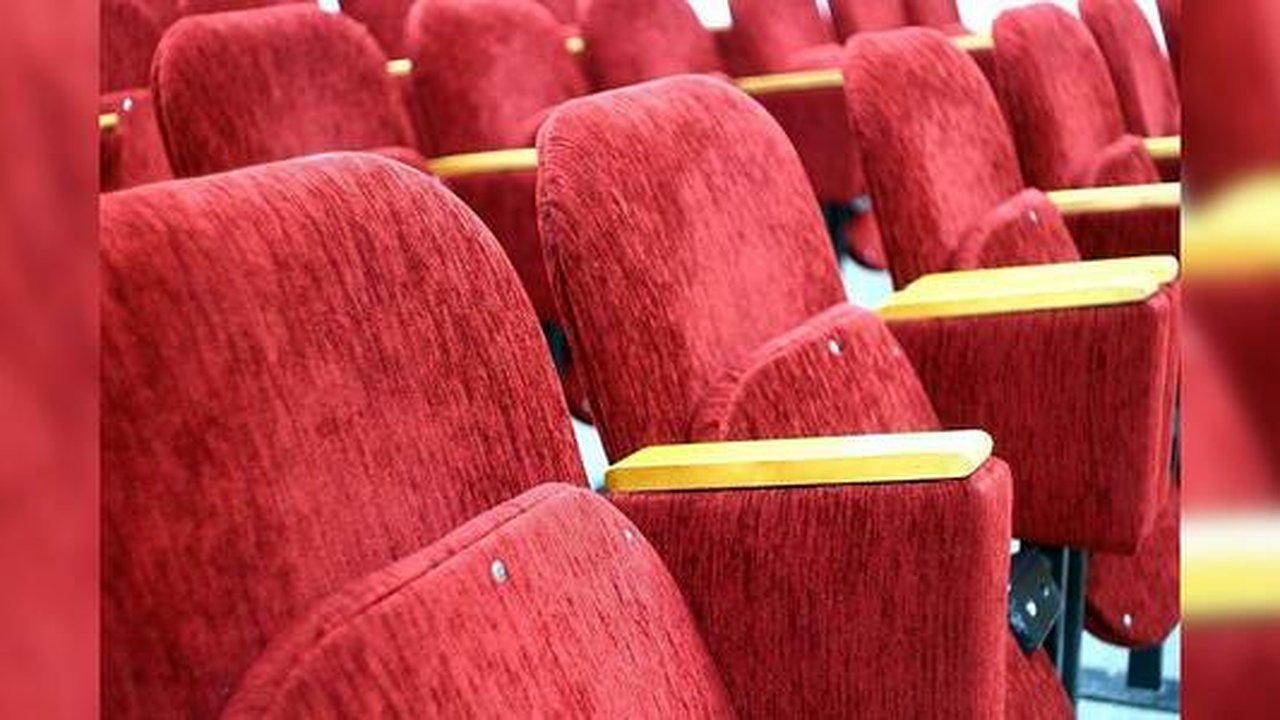 Главная картинка новости: В правительстве РФ сообщили, когда откроются музеи и кинотеатры