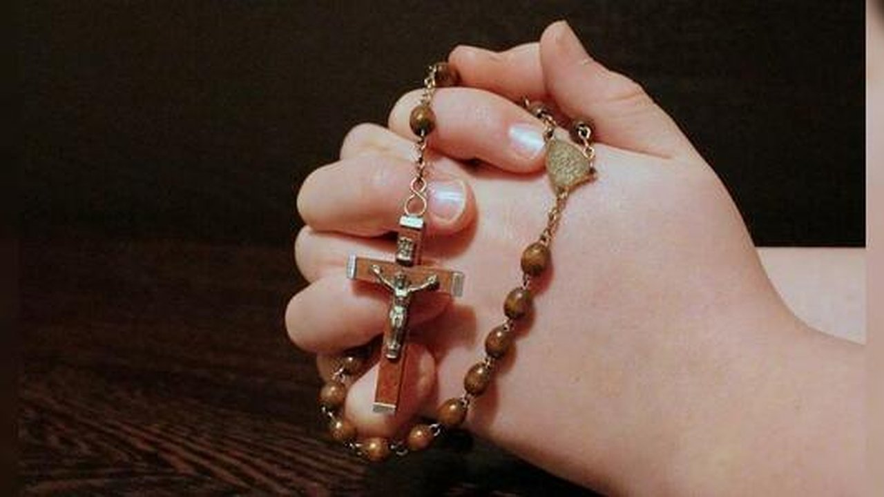 Главная картинка новости: Суд признал убившего своего сына во время изгнания бесов сектанта психбольным