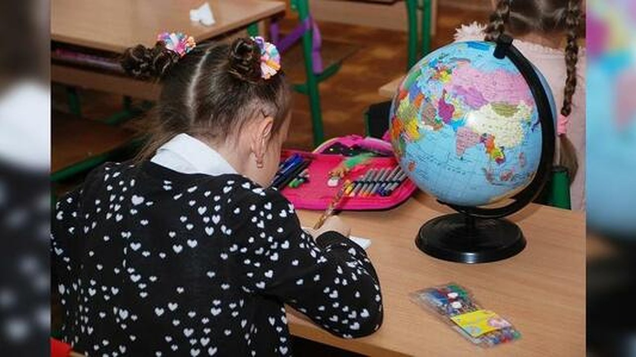 Главная картинка новости: Свердловские власти продлили режим дистанционного обучения до конца года