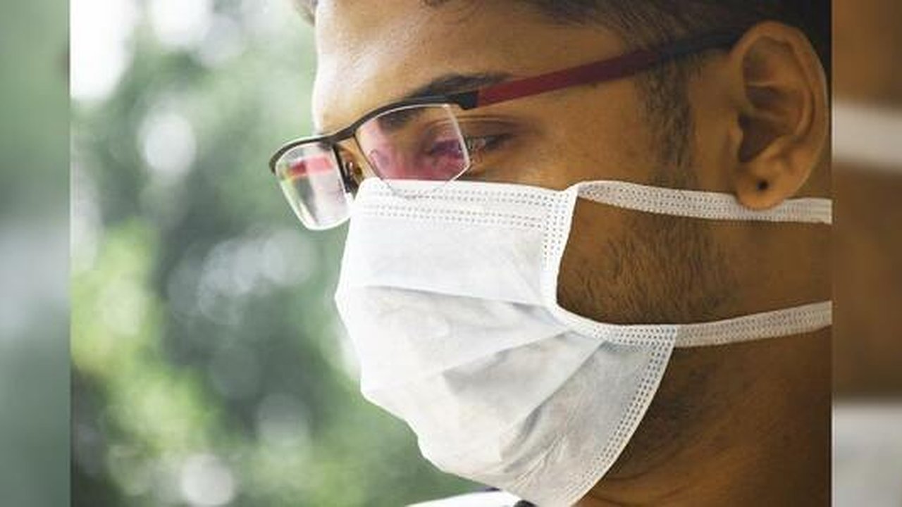 Главная картинка новости: За сутки 12 уральцев скончались от коронавируса