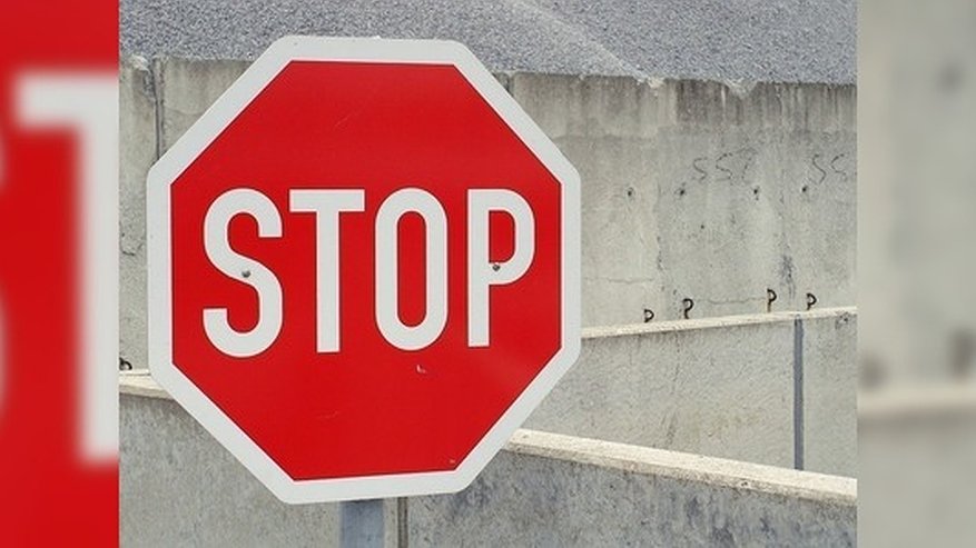 Главная картинка новости: В Екатеринбурге две улицы перекроют на все лето