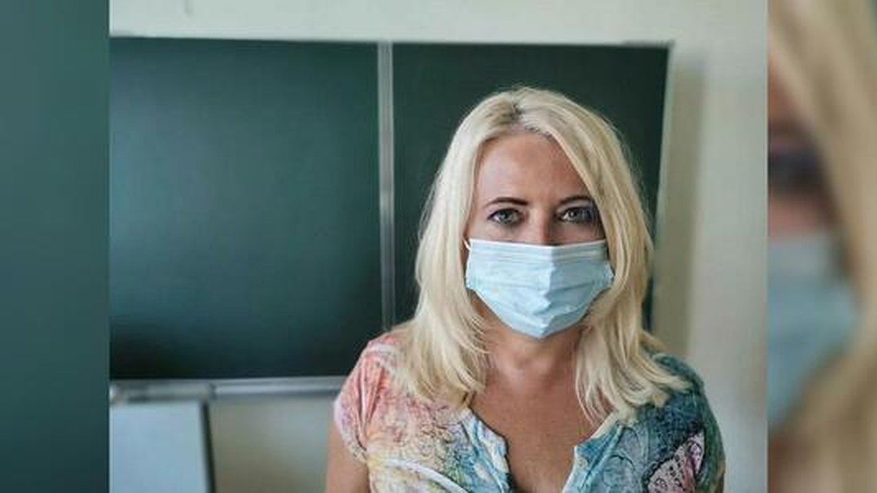 Главная картинка новости: В Свердловской области 760 педагогам поставили прививку от коронавируса "Спутник V"