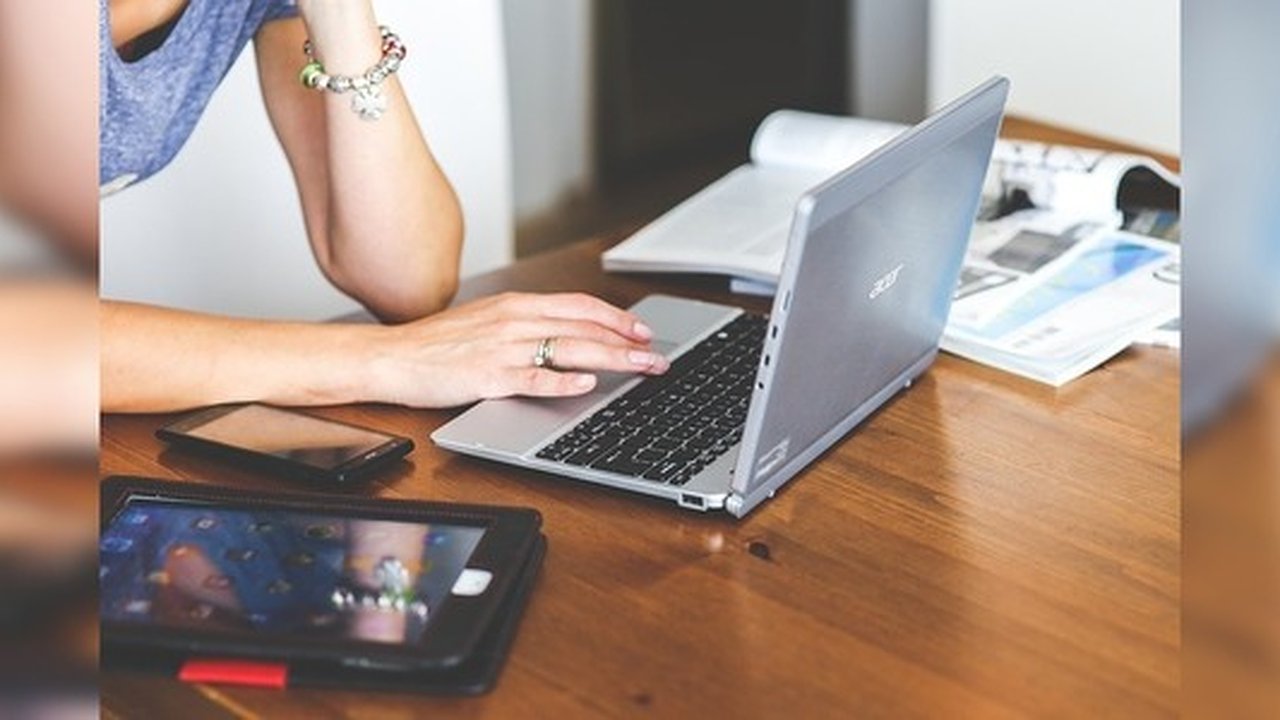 Главная картинка новости: "Селфи, снюс или группа смерти": в Красноуфимске выясняют причины гибели школьниц