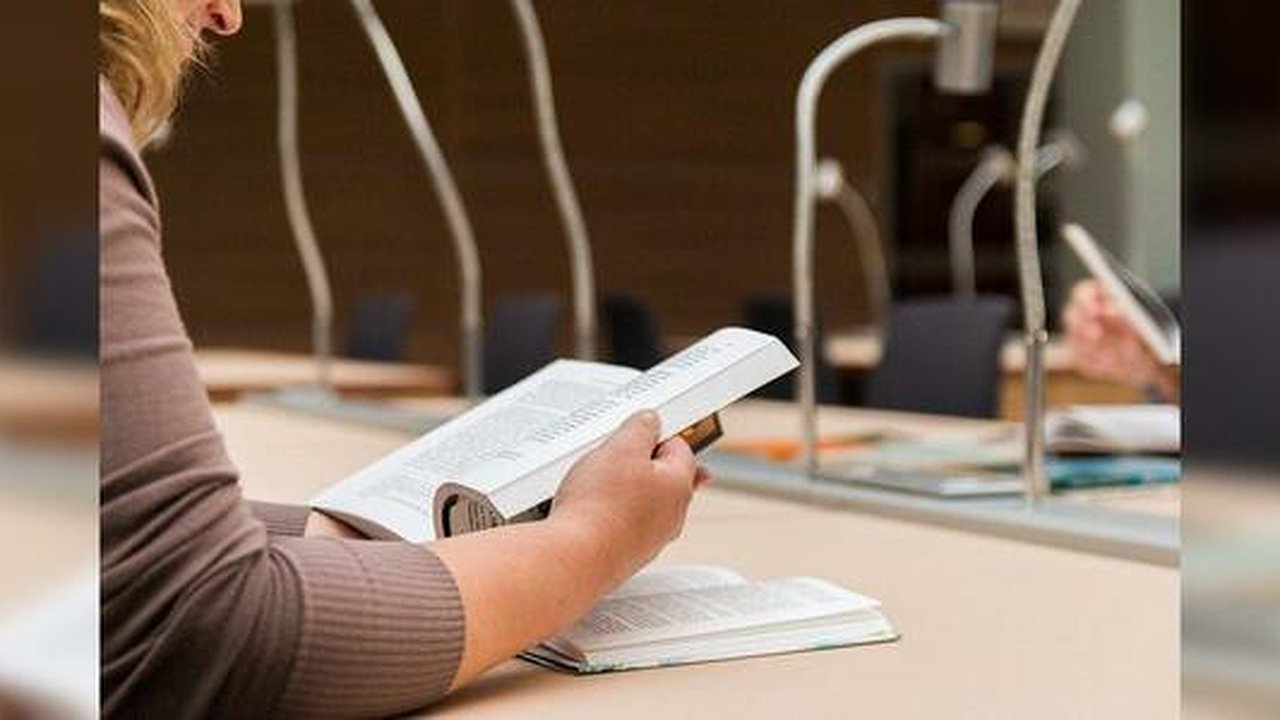 Главная картинка новости: В России переносят сроки ЕГЭ из-за коронавируса