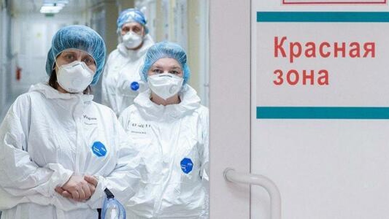 Главная картинка новости: В Екатеринбурге студентов-медиков отправили проходить практику в ковидных больницах