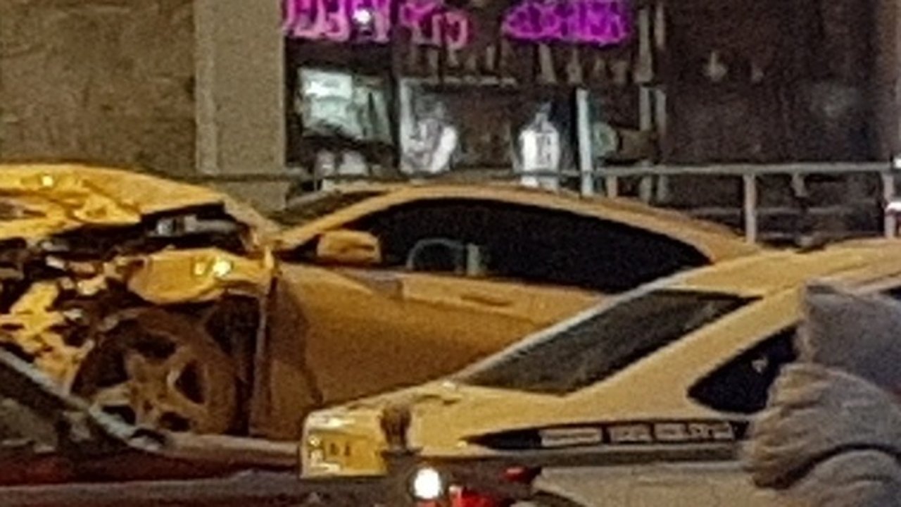 Главная картинка новости: И снова на Малышева: KIA проскочил на "красный" и устроил ДТП с тремя авто