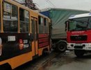 В уральской столице грузовик врезался в трамвай с пассажирами: два человека пострадали