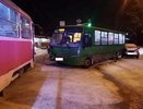 На Вторчермете столкнулись трамвай, автобус и легковушки