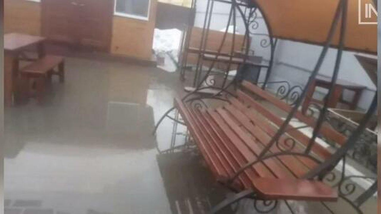 Главная картинка новости: В Екатеринбурге отремонтировали прорыв трубы в Пионерском