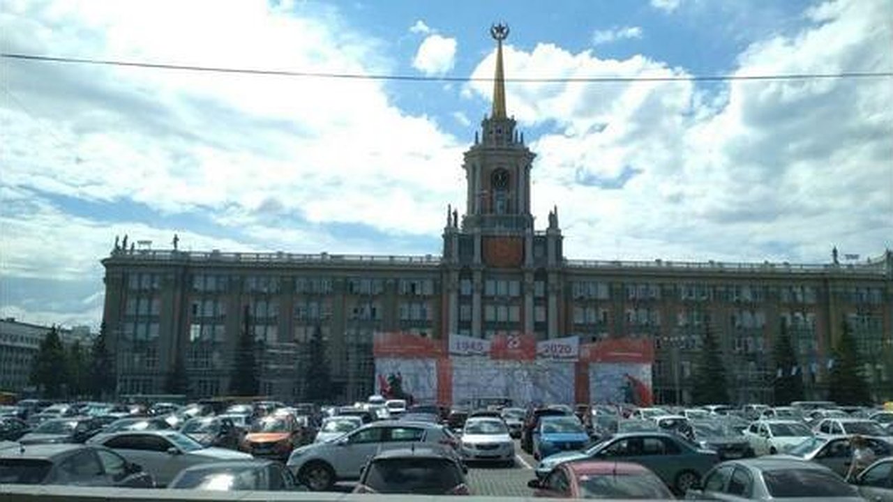 Главная картинка новости: Высокинский рассказал, как пройдет парад Победы в Екатеринбурге