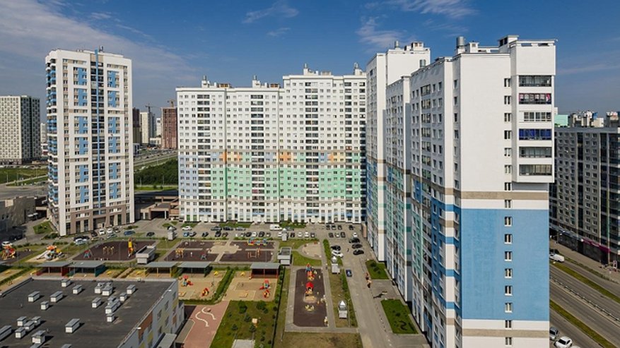 Главная картинка новости: В екатеринбургской многоэтажке появились трещины после ремонта