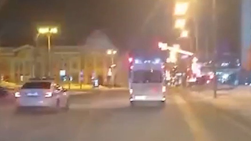Странная погоня: екатеринбургские полицейские гнались за машиной скорой помощи