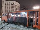 Транспортный коллапс: в Екатеринбурге трамвай сошел с рельс  