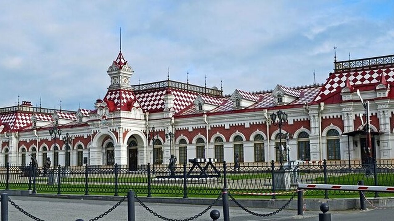 Главная картинка новости: Екатеринбург за один день: самые удивительные места города 