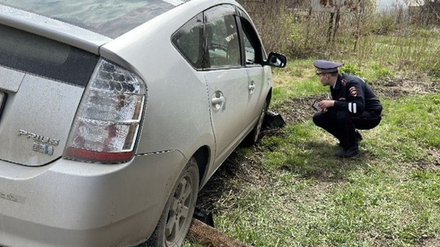 Таксист в Верхней Пышме случайно задавил пассажира, упавшего на дорогу 