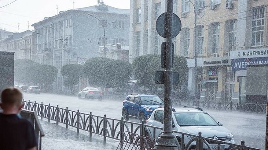 Погода не унимается: ливни и шторм накроют Екатеринбург