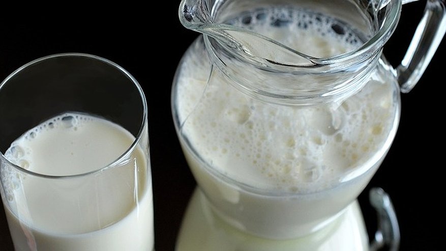 У шести свердловских производителей нашли молоко больных животных 