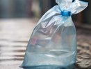 Опасная шутка: в Екатеринбурге пакет с водой чудом не убил ребенка в коляске
