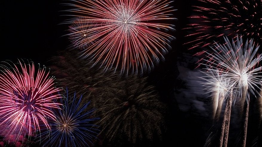 Главная картинка новости: Свердловчанам рассказали, как пользоваться пиротехникой в День Победы