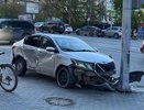 В Екатеринбурге пассажирка такси вылетела из окна автомобиля во время аварии