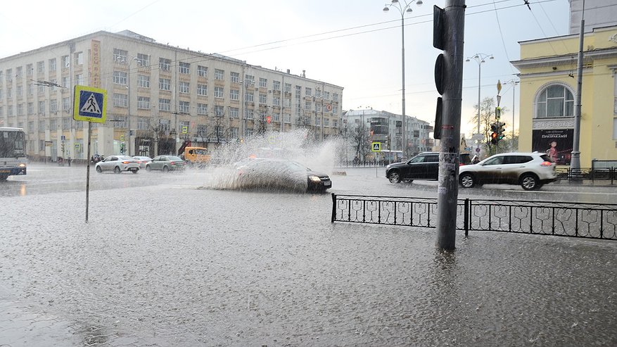 Снова непогода: на Свердловскую область обрушатся дожди и грозы