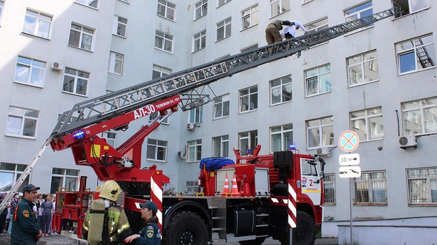 В больнице № 40 в Екатеринбурге эвакуированы десятки человек. Что произошло?