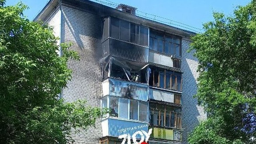 Пожар произошёл в многоэтажке Екатеринбурга из-за взорвавшегося баллона